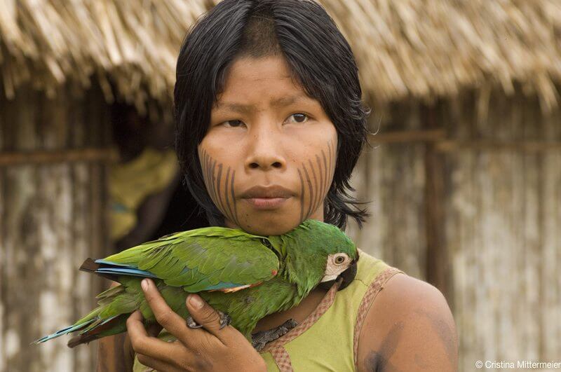 Girl with a green parot (Kayapó, Pará, Brazil, March 2006)